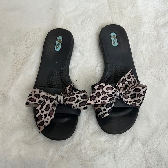 Oka B Madison slide with animal print bow size M (7/8) - Picture 1 of 7